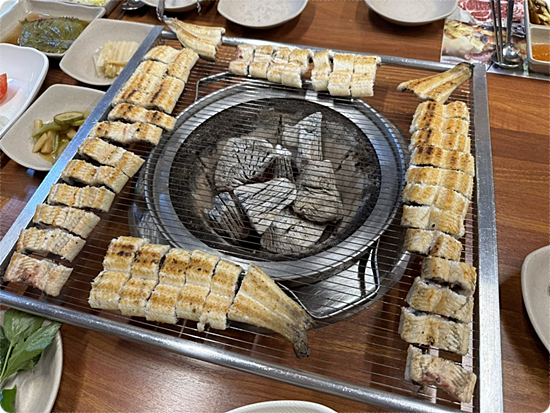 장어랑한우랑 이미지