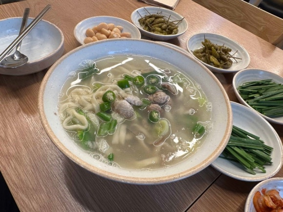 고향엄마손생바지락칼국수 이미지