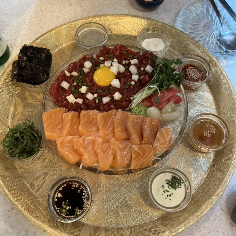 육회애연어 이미지