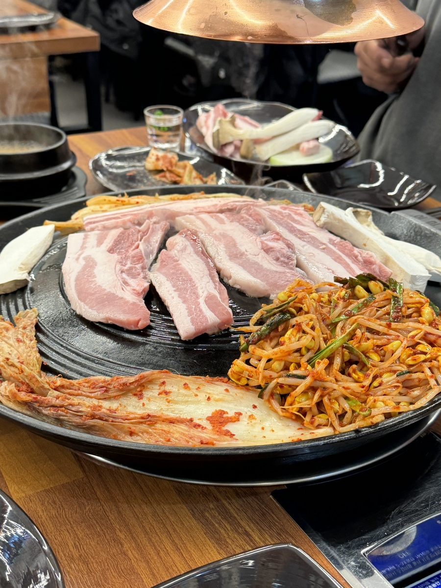 초롱꽃솥뚜껑삼겹살 이미지