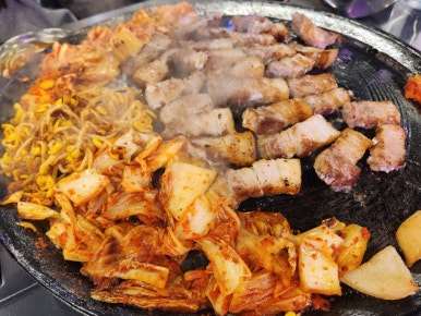 동두천솥뚜껑삼겹살이수점 이미지