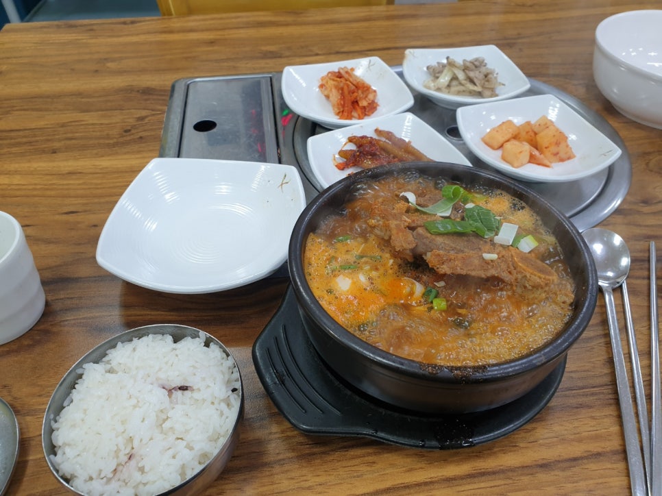 청마루감자탕해장국 이미지