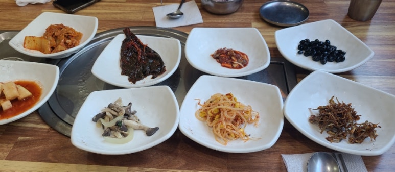 가정식백반칼국수 이미지