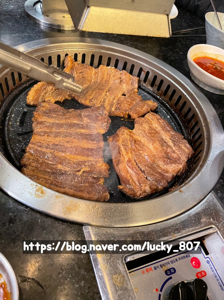 직접구워주는갈비 이미지