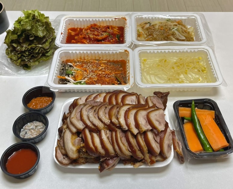 명품웃거리왕족발 이미지