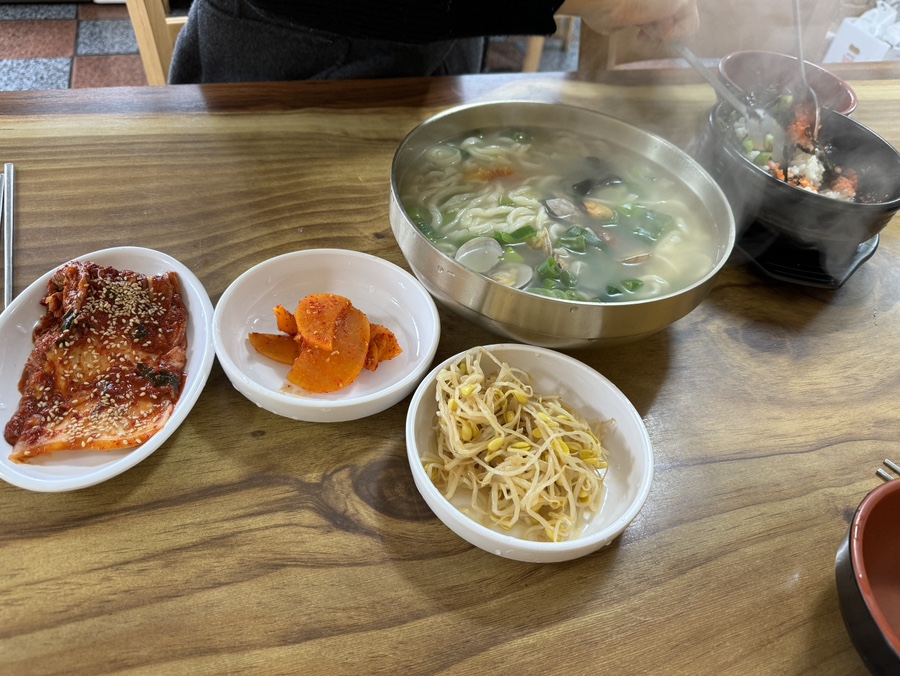 엄마손 팥칼국수 바지락칼국수 이미지