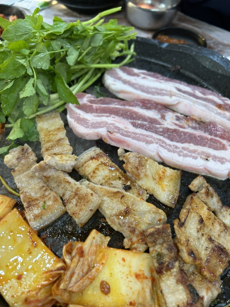 윤가네미나리삼겹살 이미지