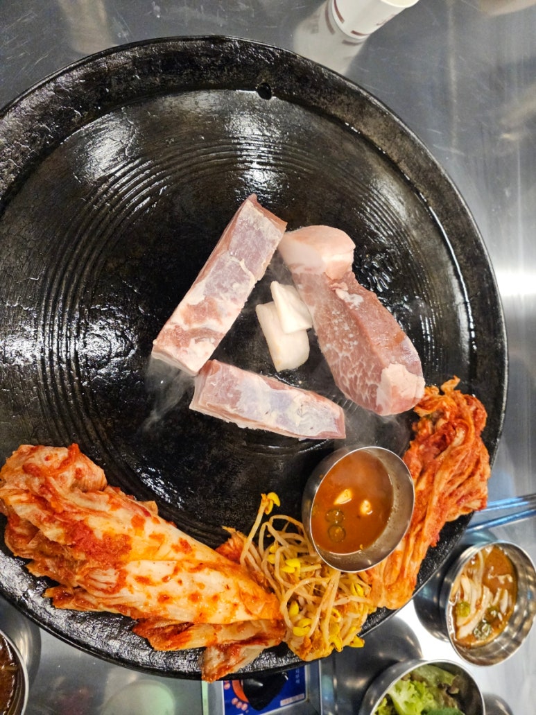 동두천솥뚜껑삼겹살이수점 이미지
