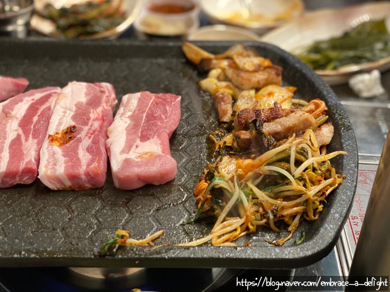 꿀돼지삼겹 이미지