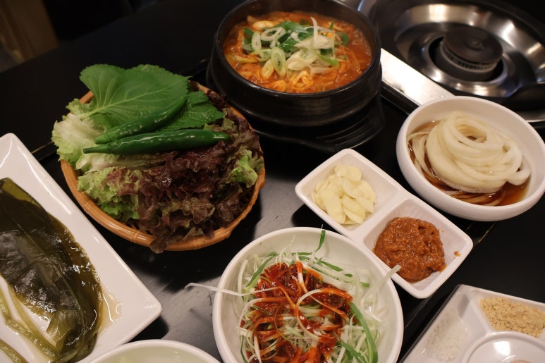 뚝배기솥뚜껑삼겹살 이미지