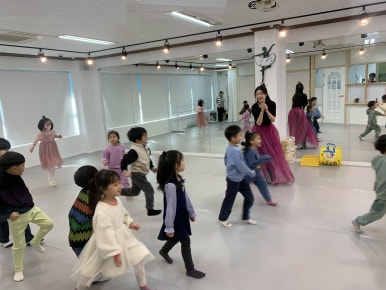 이온무용학원 이미지