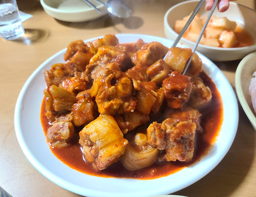 빨간돼지꼬리 이미지