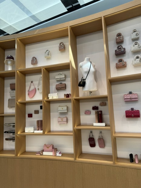 카페 디올(Cafe Dior) 이미지