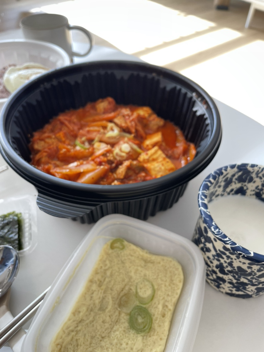 꿀꿀이돼지김치찜 이미지