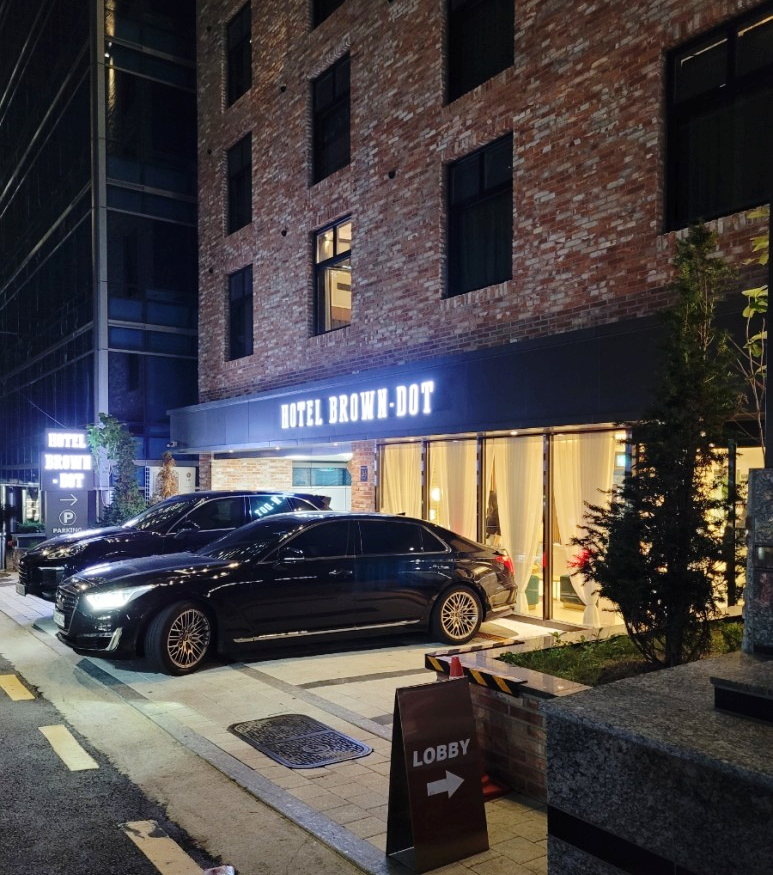 브라운도트역삼 이미지