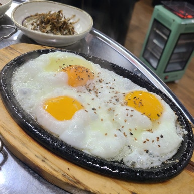 추자도산꼼장어메추리구이 이미지