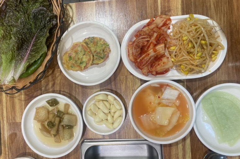 황금돼지삼겹뒷고기 이미지