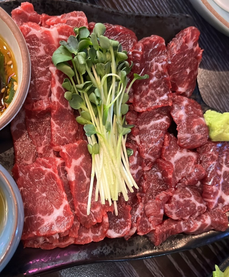 백석뭉티기 이미지