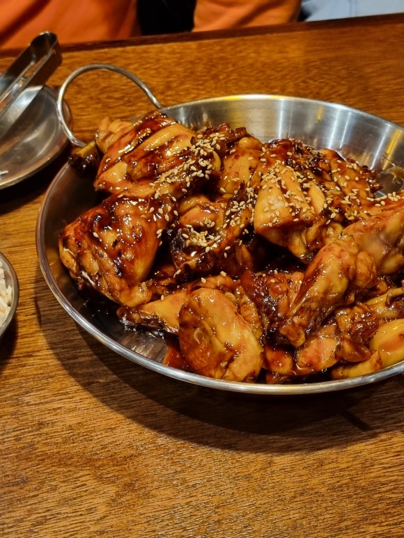 꾸브라꼬숯불두마리치킨충주점 이미지