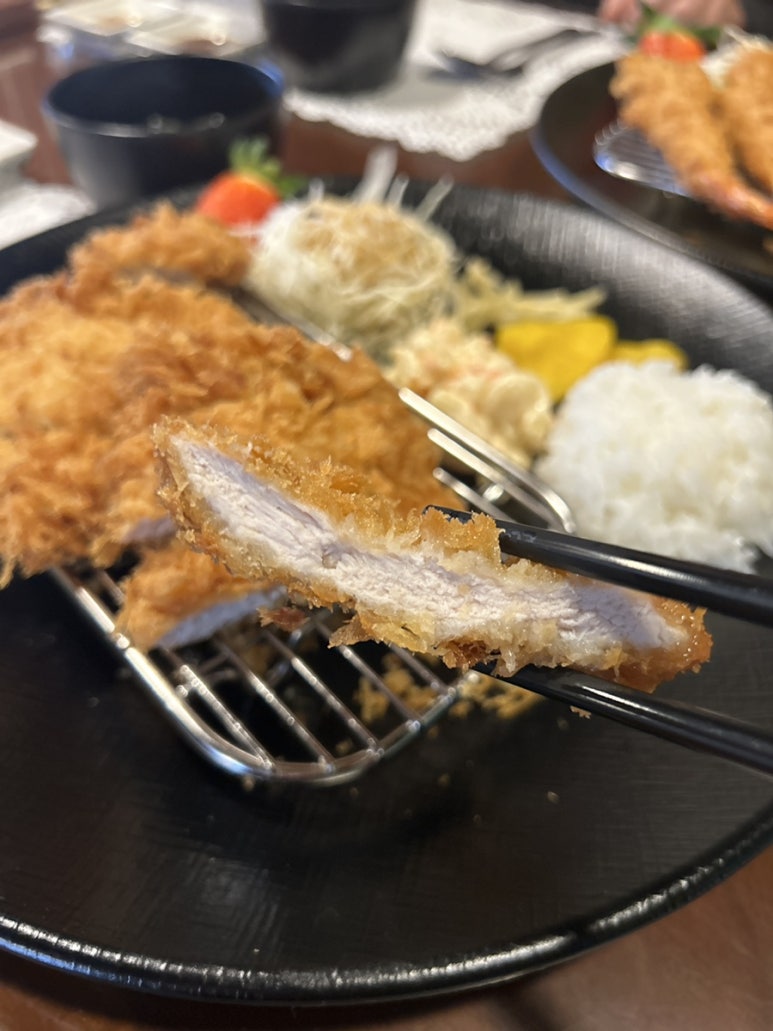 엘비스돈가스 이미지
