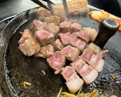 탄현 솥뚜껑 삼겹살 이미지
