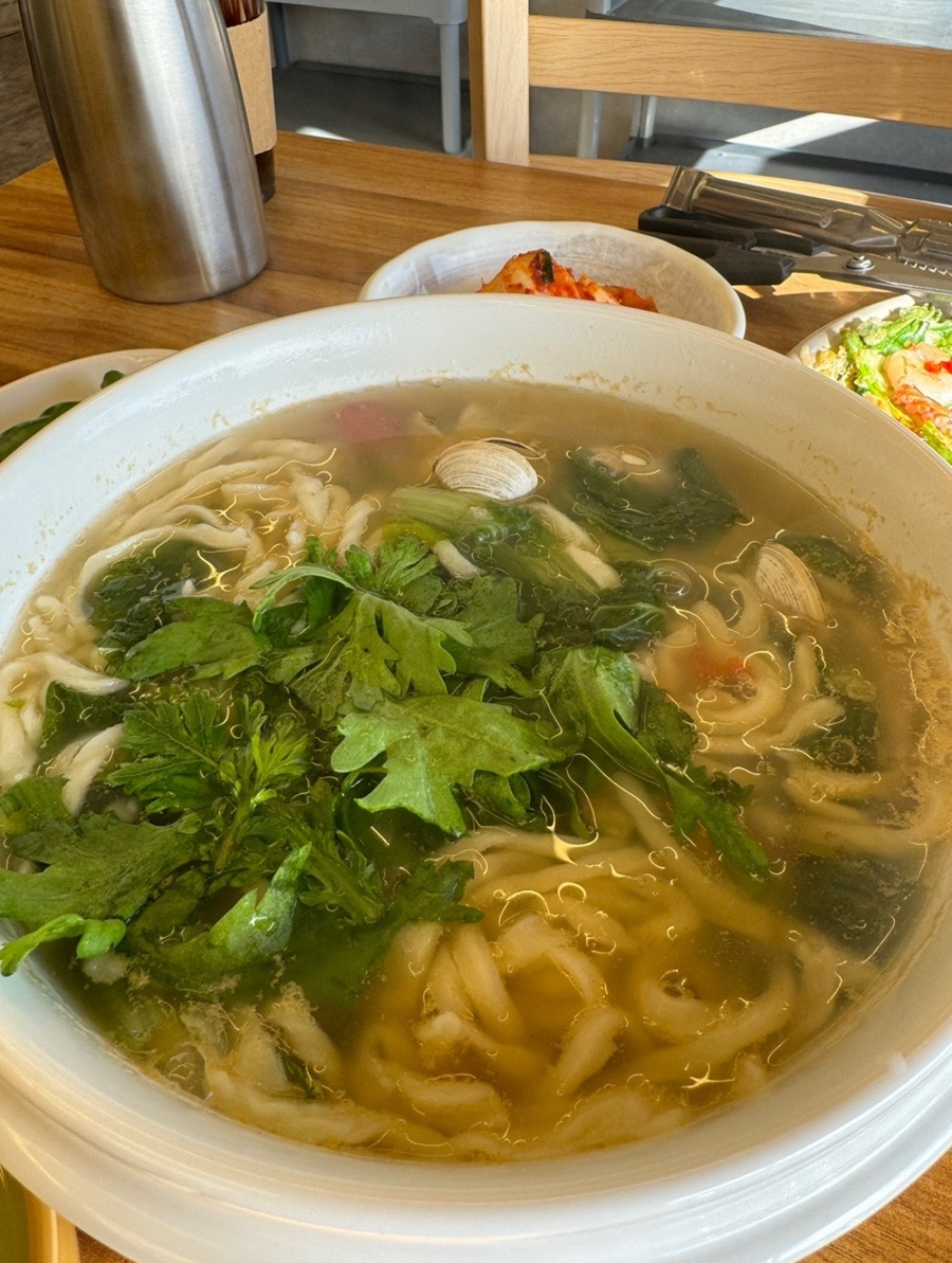 동동칼국수 이미지