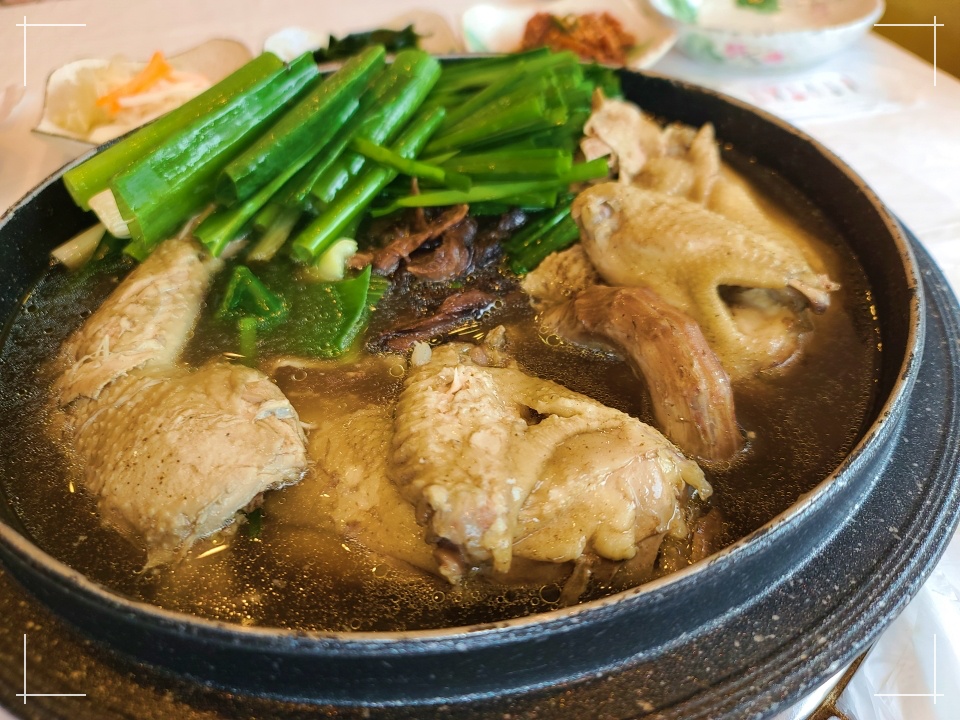 일능이버섯백숙 이미지