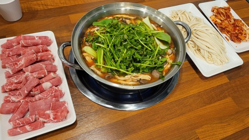 예향얼크니샤브샤브손칼국수 운서점 이미지
