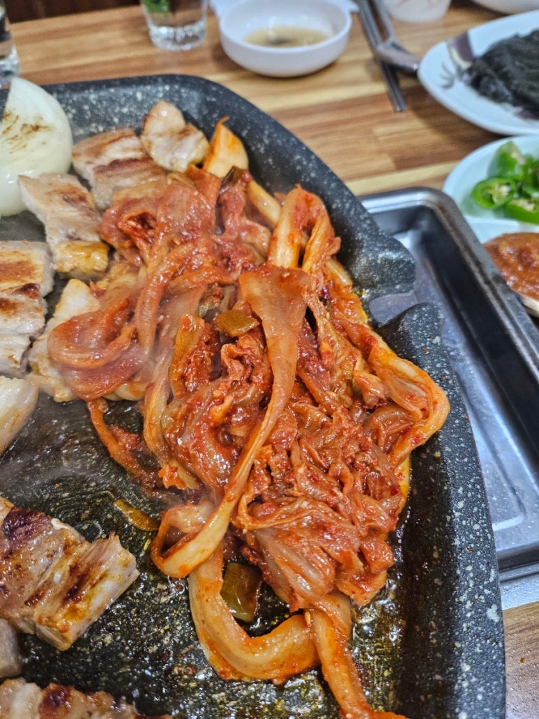 마니꼴똥돼지 이미지