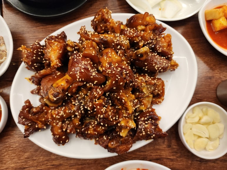 황칠토종족발 이미지