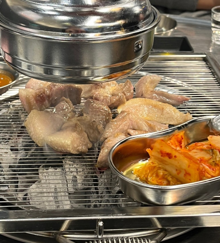육쥽돼지 이미지