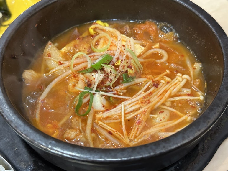 돈까스와김치찌개 이미지