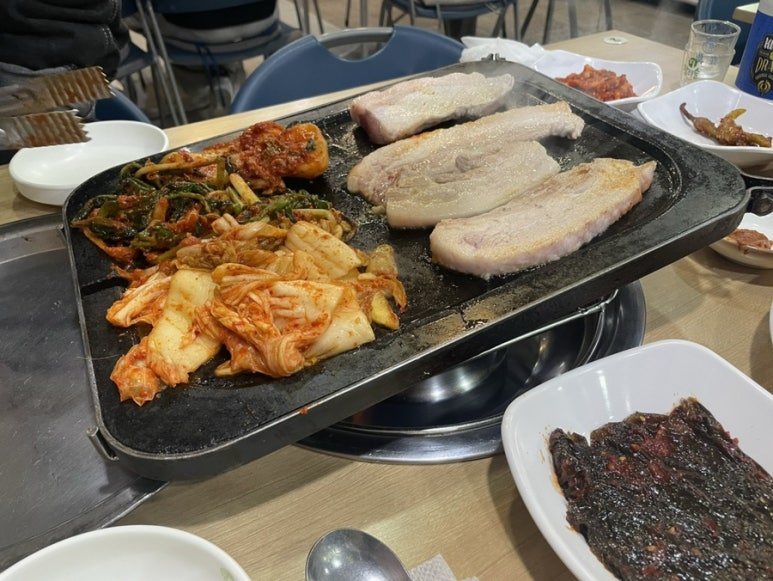 자연석돌구이생삼겹살한우 이미지