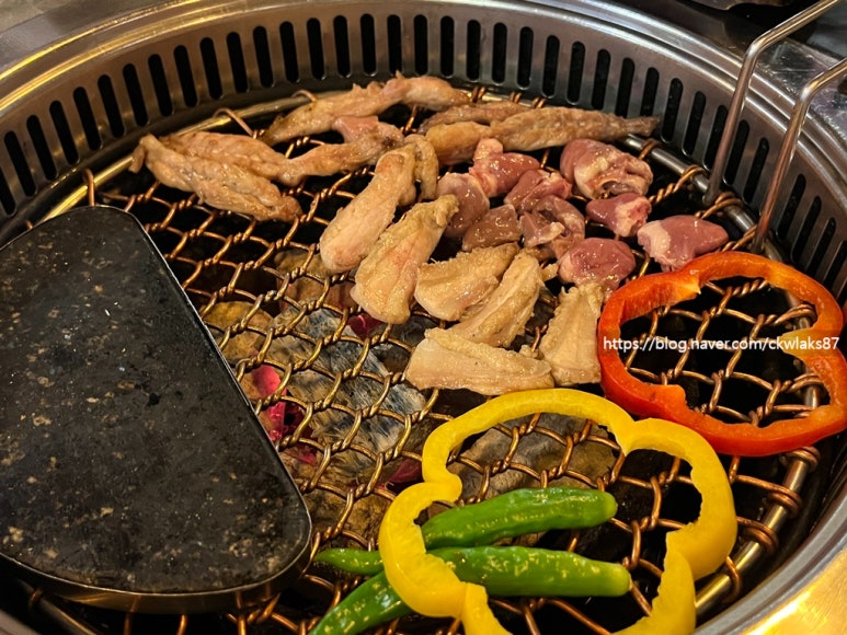 숯불에 구운닭 이미지