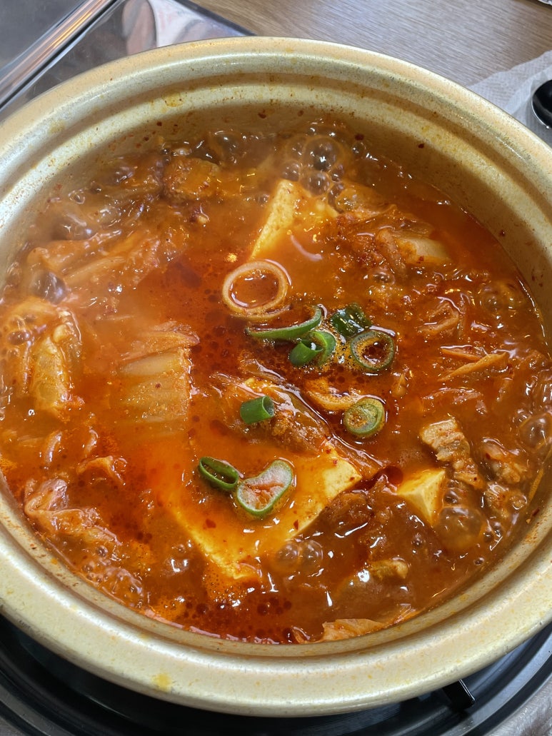 양푼이통돼지김치찌개 이미지