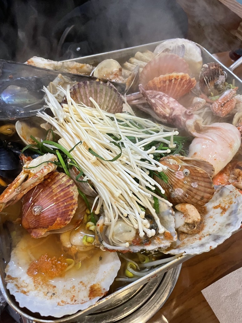 욱이네불타는조개구이 이미지