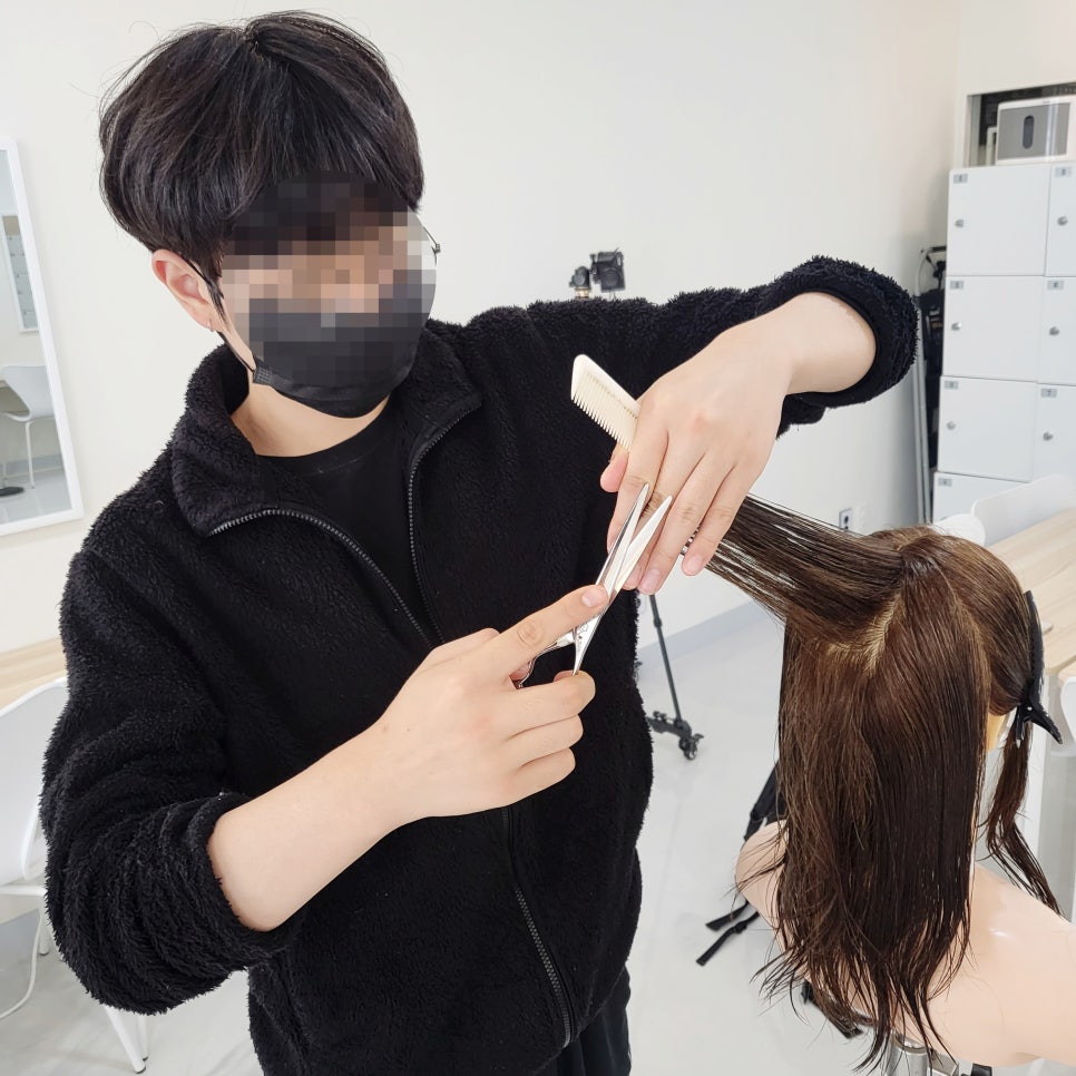 커트앤모어헤어커트학원 이미지