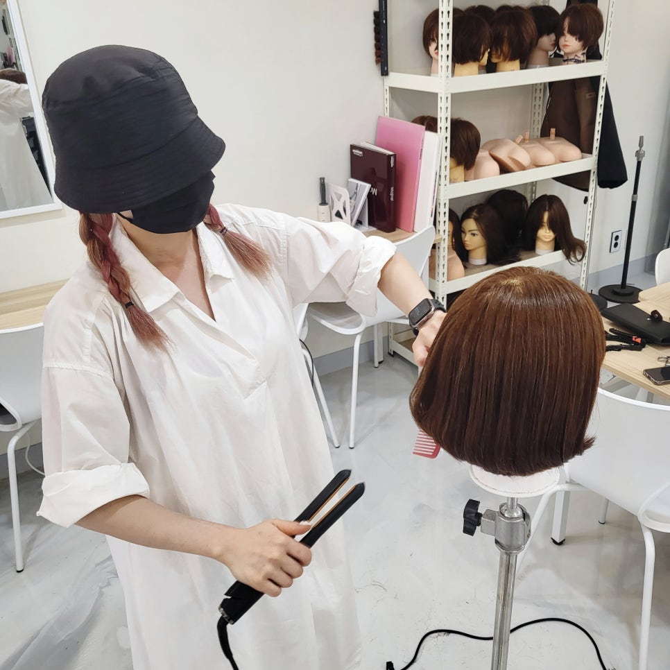 커트앤모어헤어커트학원 이미지