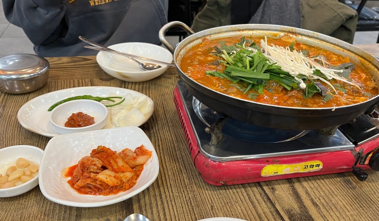 욱이네 밥집 이미지