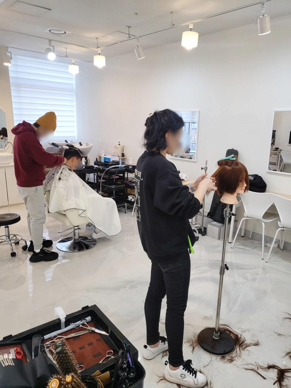 커트앤모어헤어커트학원 이미지