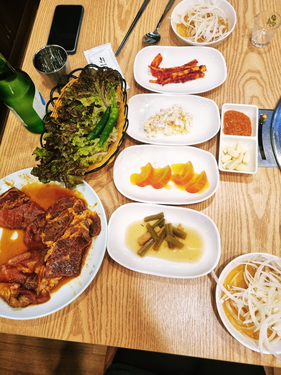 육탐숯불구이 이미지