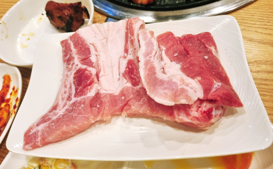 육탐숯불구이 이미지