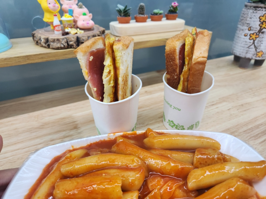 꿀꿀토스트 이미지
