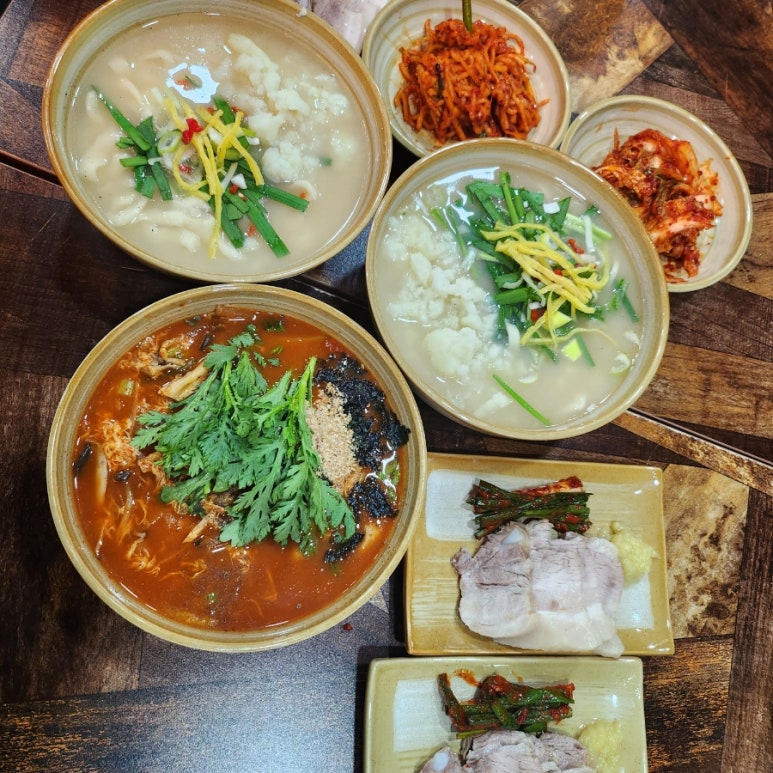 이유간백년칼국수 이미지
