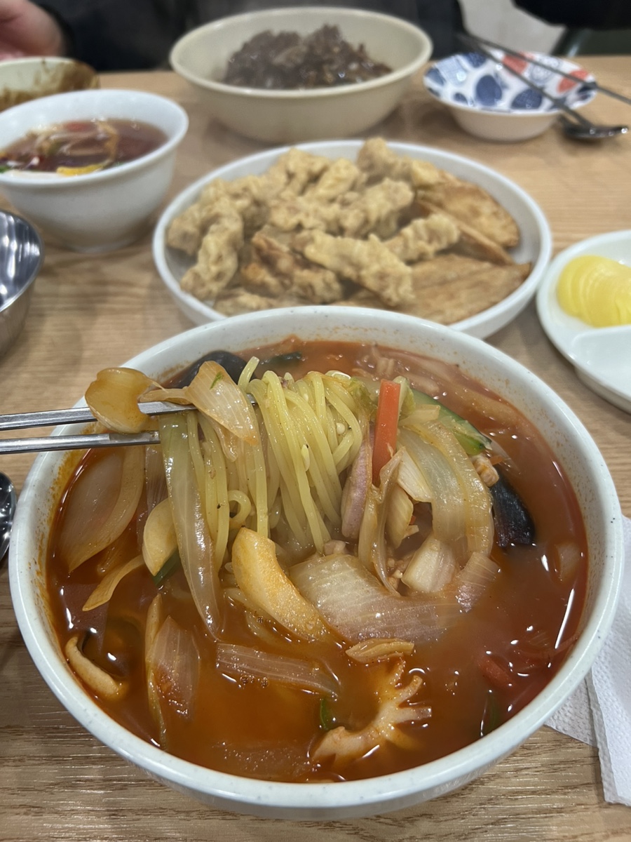 용궁속에구룡각 이미지