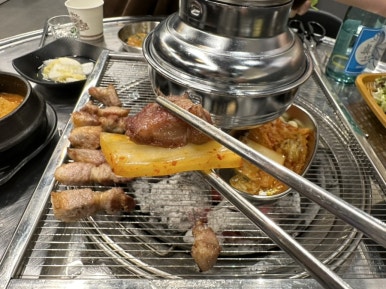 육쥽돼지 이미지