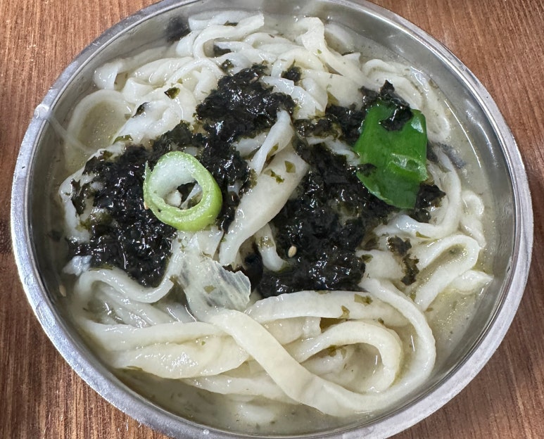 방울이칼국수 이미지