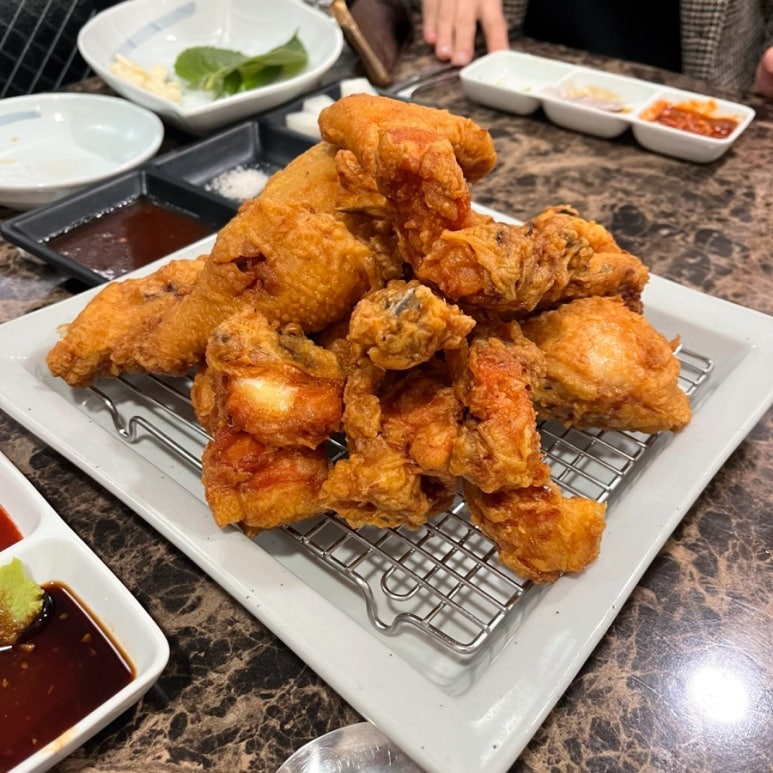 회를품은닭 이미지