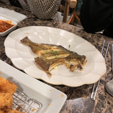 회를품은닭 이미지