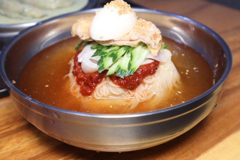 황금밀면 이미지